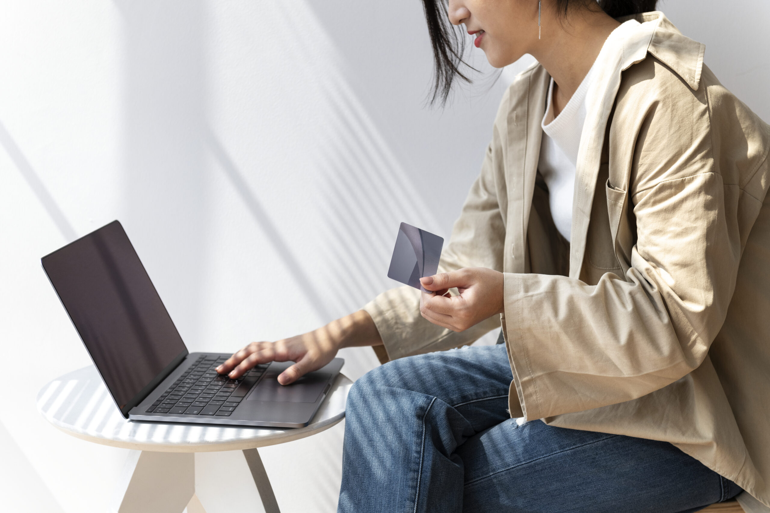 asian woman online shopping using her laptop